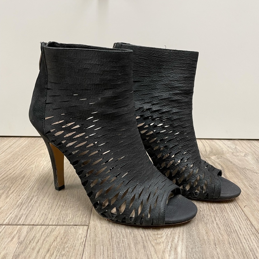 Vince Camuto black heels 7.5